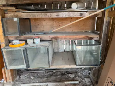 Selling fish tanks of various sizes, View more