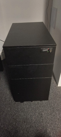 Lockable metal filing cabinet with wheels