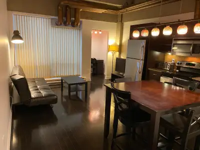 OPEN CONCEPT • HIGH CEILINGS CONDO IN DOWNTOWN Walk score : 100 ( close to everything you need) Live...