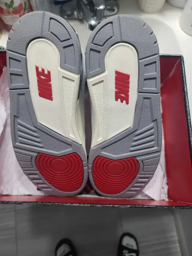 Jordan 3 white cement in Men's Shoes in Oakville / Halton Region - Image 4