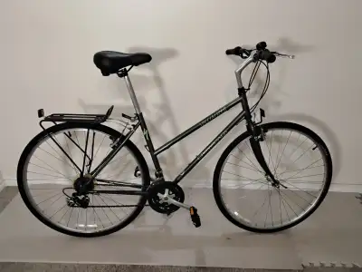 Excellent Tall Specialized 21 speed 700C road bike with bookrack, View more