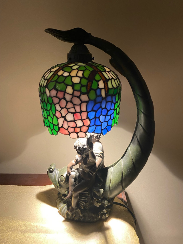 Vintage stained glass lamp in Arts & Collectibles in Mississauga / Peel Region