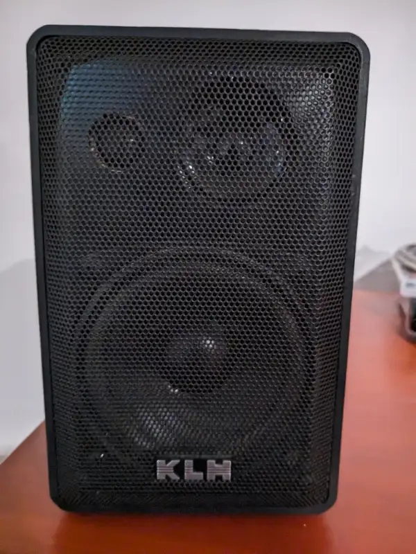 SPEAKERS KLH AUDIO - 970A 3 WAY BOOKSHELF in Speakers in Markham / York Region - Image 6
