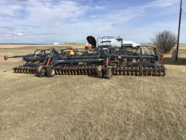 Flexicoil 5000 air drill and 1720 tank in Farming Equipment in Swift Current