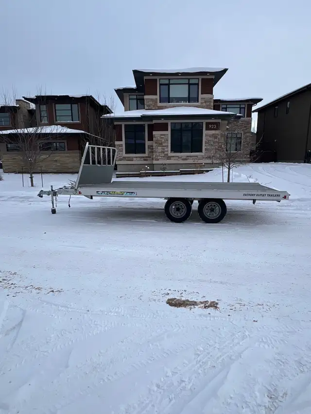 2023 Aluma 3 place snowmobile trailer in Cargo & Utility Trailers in Edmonton - Image 3