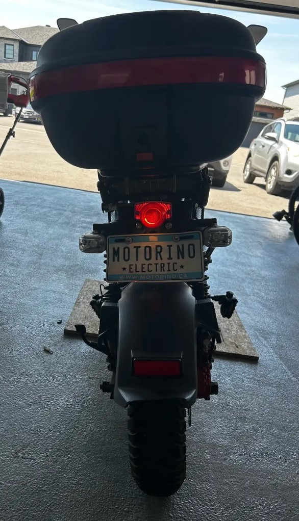 E-Motorcycle 45km+ per charge, new batteries + Helmet in Other in Ottawa - Image 3