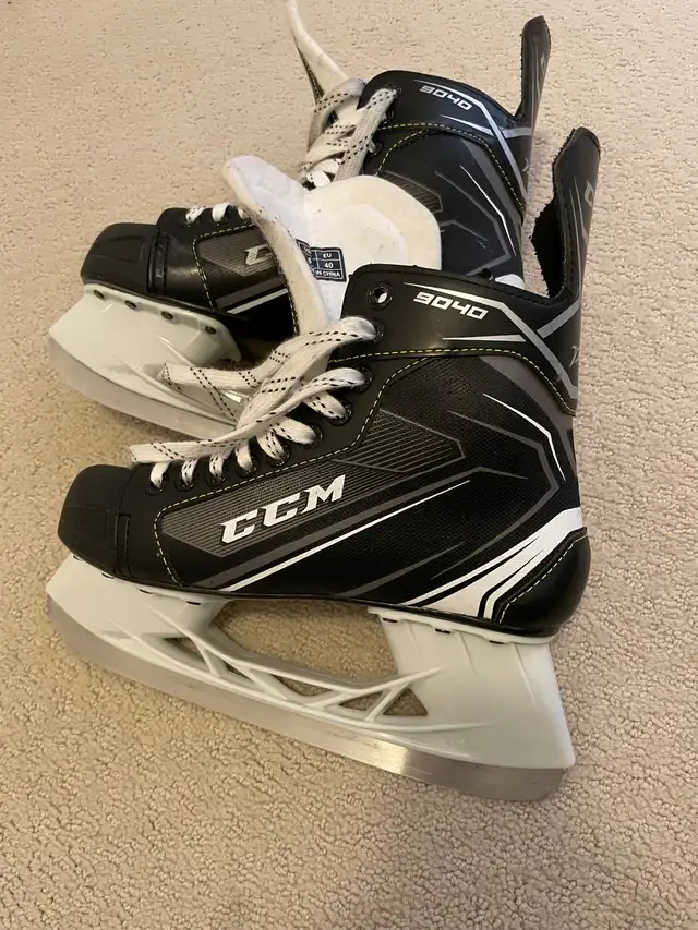 CCM Skates - men’s size 6 in Skates & Blades in Markham / York Region - Image 3