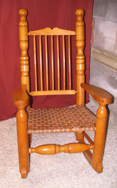 Chaise berçante canadienne en bois massif, View more