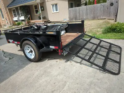 utility trailer 8' x 5' bed w anchor tiedowns.