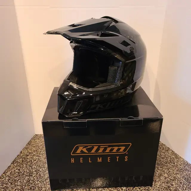 "Klim" F3 Carbon Fiber MotorCycle Helmet in Motorcycle Parts & Accessories in Red Deer - Image 5