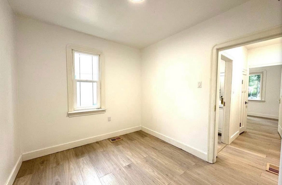 2 bedroom house with garage and yard 5