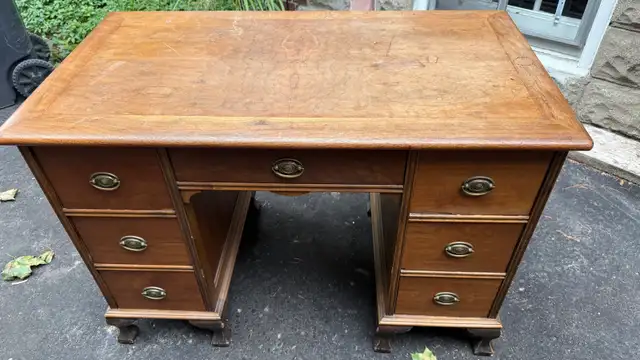  Vintage  Wood Executive Desk – 7 Drawers  in Desks in City of Toronto - Image 3