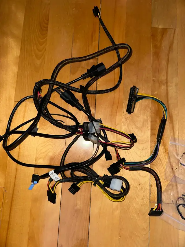 Computer power supply/cables for parts in System Components in City of Montréal - Image 6