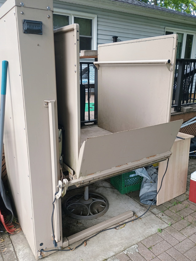 Bruno Porch Lift Elevator - For Sale $2500 in Health & Special Needs in Hamilton - Image 2