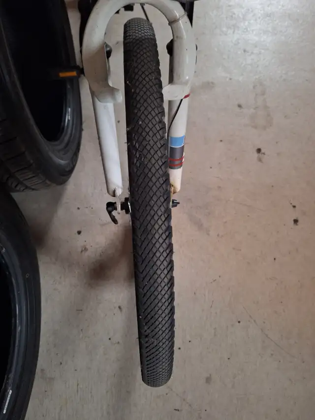 Vélo CCM static roues de 26" , avec  accessoires in Mountain in Saint-Hyacinthe - Image 11