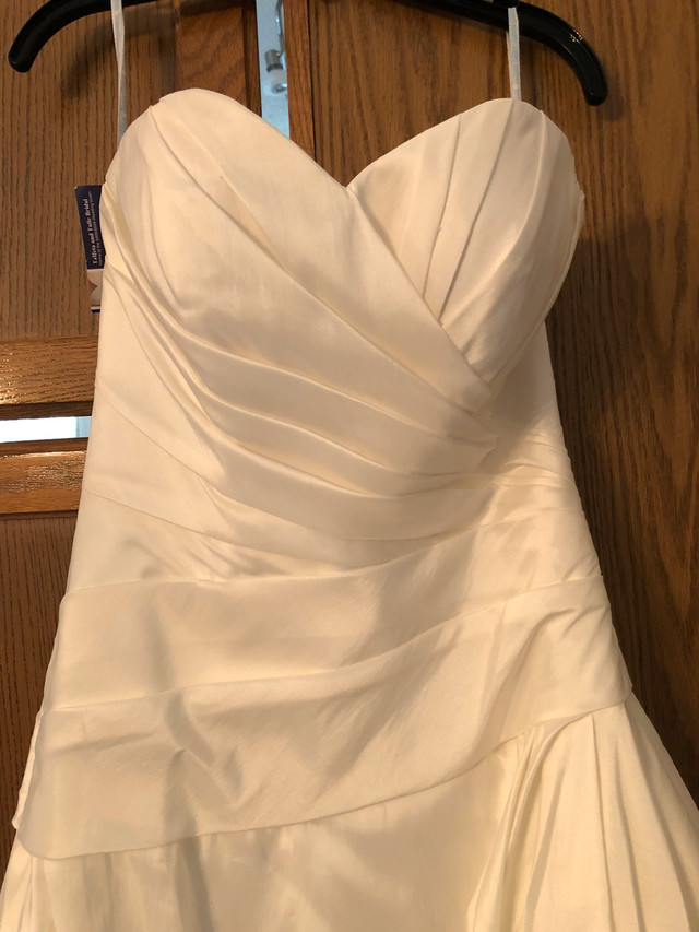 New Size 12 NEW Wedding Dress in Wedding in Calgary - Image 2