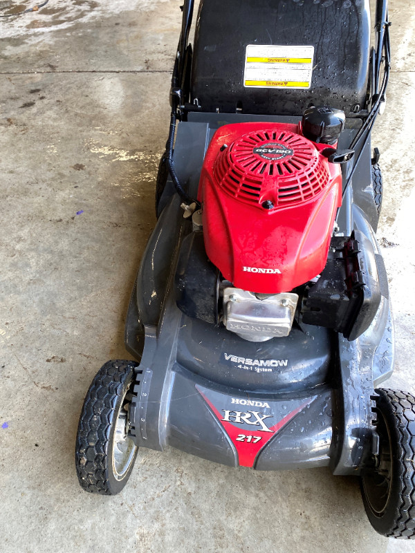 Honda push mower with electric start in Lawnmowers & Leaf Blowers in Leamington - Image 3