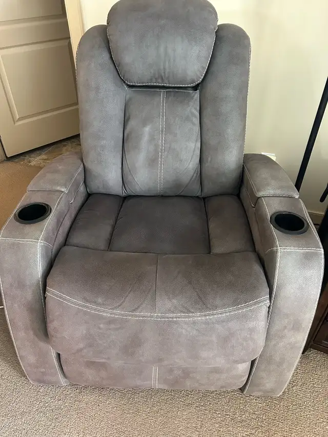 Three Piece Faux Suede Power Reclining Sofa Set in Couches & Futons in Red Deer - Image 6