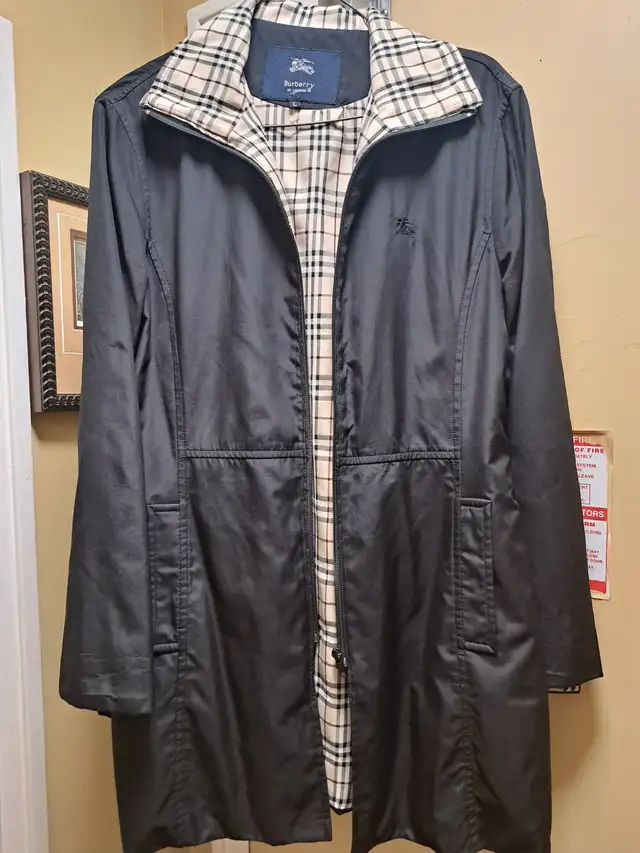 Burberry London Jacket Coat Full Zip Belted Water Resistant in Women's - Tops & Outerwear in City of Toronto - Image 9
