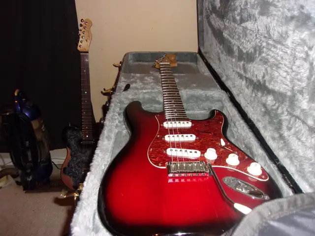 Squier standard stratocaster in Guitars in St. Catharines - Image 2