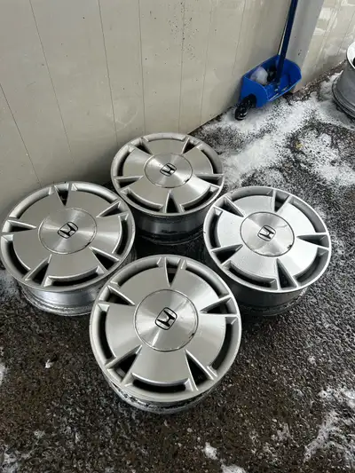 200 cash firm for all four. 15x6, 5x114.3, et46, cb 64.1 mm came off a 8th gen civic. No bends. No c...