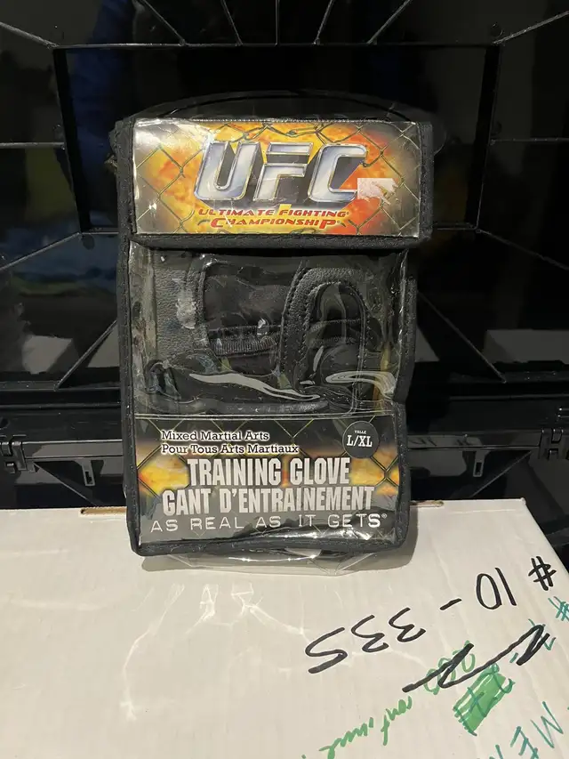 UFC Zuffa Boxing Gloves MMA Striking 12oz Black  in Exercise Equipment in Markham / York Region - Image 2
