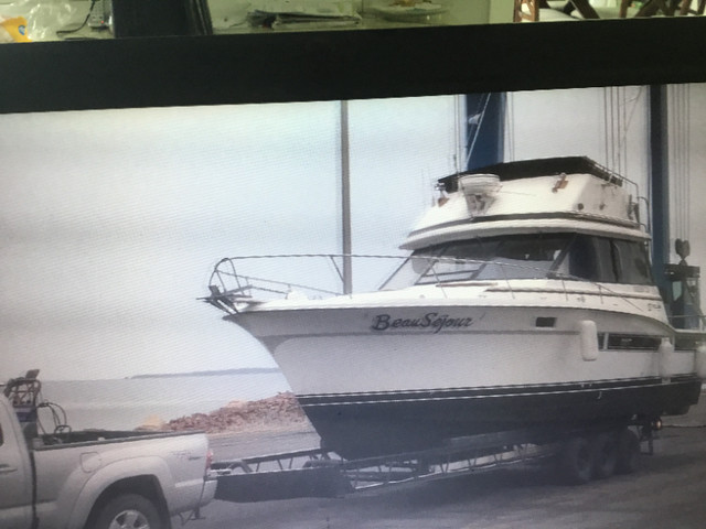 bateau a vendre in Powerboats & Motorboats in Bathurst