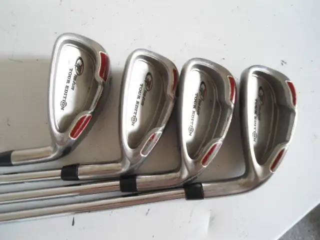 TOP FLITE TOUR EDITION RIGHT HANDED IRONS AND PUTTER in Golf in Sudbury - Image 4