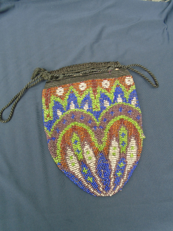 Vintage Antique Collectible Beaded Drawstring Evening Bag in Arts & Collectibles in Parksville / Qualicum Beach - Image 3