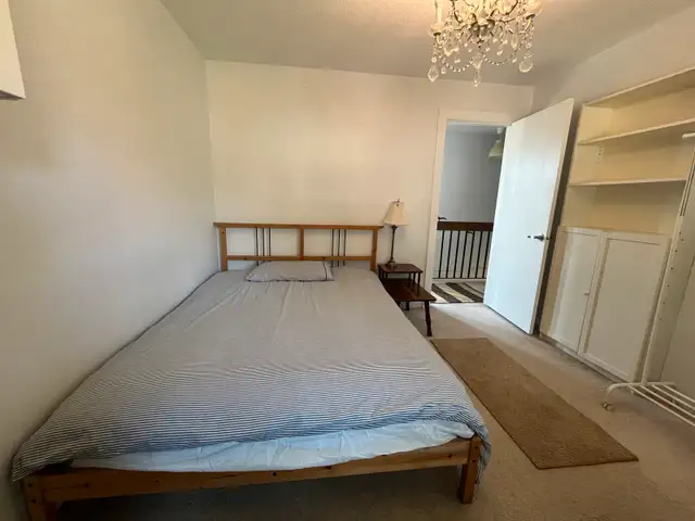 Close Skytrain SFU Room for Rent in Room Rentals & Roommates in Burnaby/New Westminster - Image 9