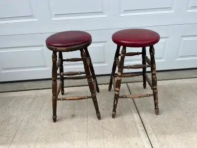 2 bar stools very study. $30 for both . Cash only text 780-965-2521