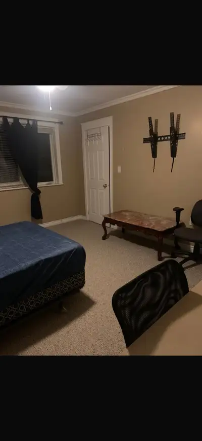 Text only : available July 16Sudbury 1 extra large room