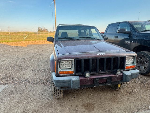 2000 jeep Cherokee  in Cars & Trucks in Red Deer