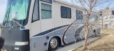 2000 newmar mountain aire 40ft Runs drives bought as a project has the Cummins 8.2 with 6 speed alli...