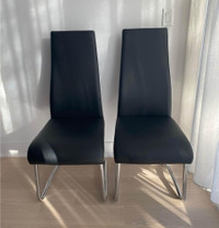 Chaises pour salle à manger (quatre) - Dining chairs (four)