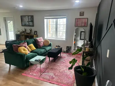 1-bed, 1-bath 600-ish sq ft Whistle Bend condo available June 1. Will not be furnished. Additional (...