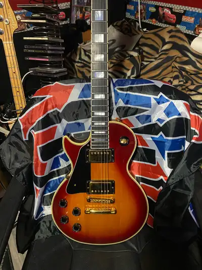 Lefthand 1985 Gibson custom les Paul, View more