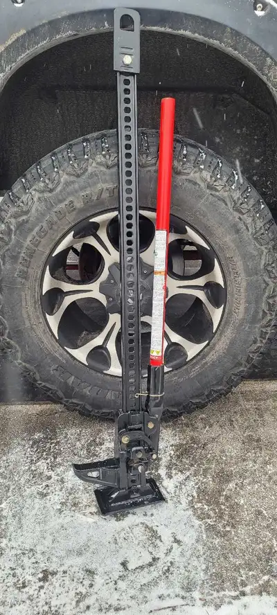 HI-LIFT HEAVY DUTY 48in 2.3 TON FARM JACK in excellent working condition.