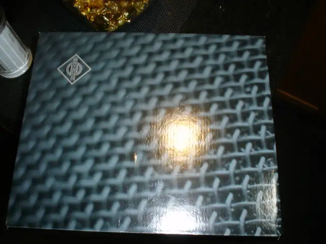 Neumann U87 Ai ni with EA87 shockmount and wooden case in Pro Audio & Recording Equipment in City of Toronto - Image 6