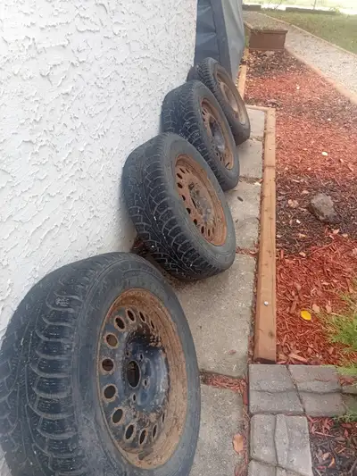 Fits all Dodge vans/trucks/suv Barely used set of 17x65x225, (3-Nortman ) (1-Ironman)winter tires on...
