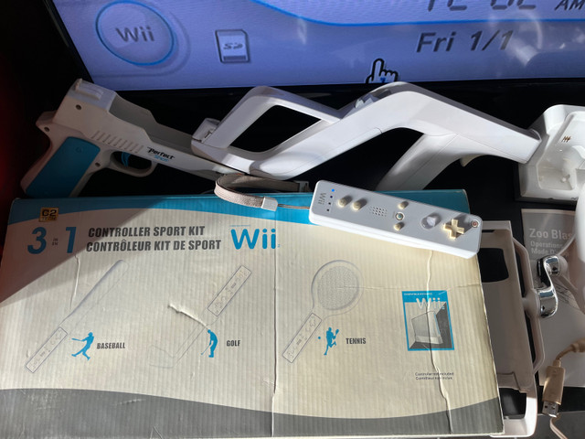 Nintendo Wii w/ accessories and 32” LG TV in Nintendo Wii in Thunder Bay - Image 4