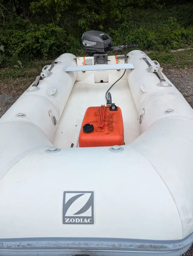 Zodiac YL 310 Inflatable Boat / Dinghy in Powerboats & Motorboats in London - Image 3