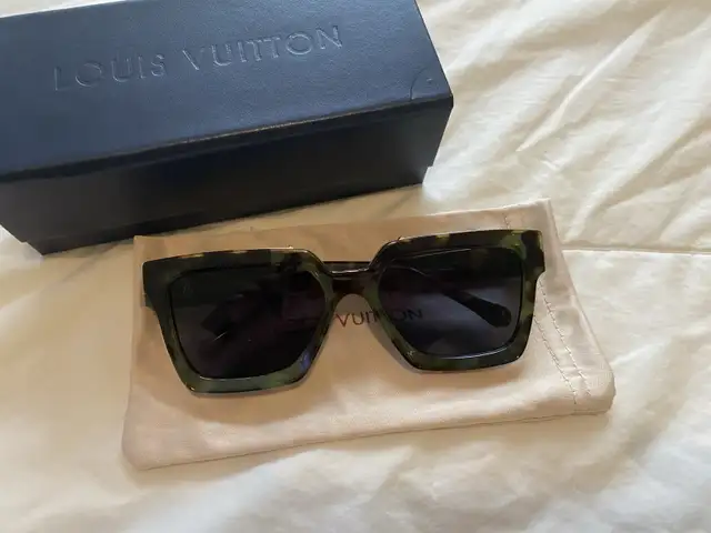 Louis Vuitton LV Sunglasses New in Multi-item in City of Toronto - Image 5