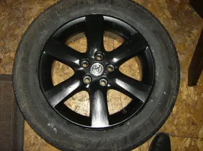 Toyota Rav4 17 inch Alloy Wheels with centre caps and 225 65 17 Tires. Alloys are 17 X 7, 5 X 114.3...