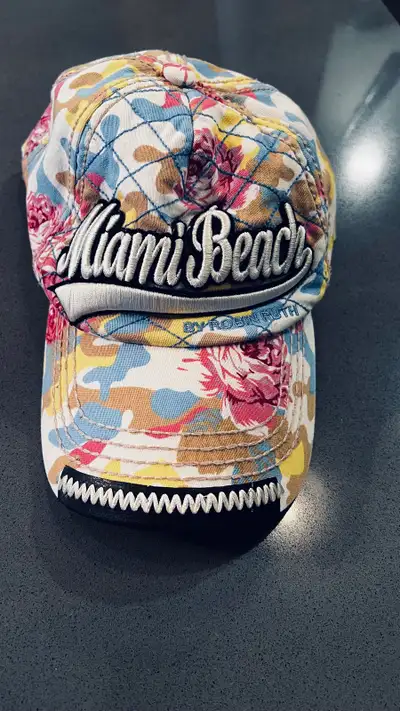 casquette estivale du designer Robin Ruth , View more