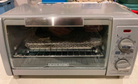 BLACK AND DECKER AIR FRYER TOASTER OVEN - MINT - OBO .