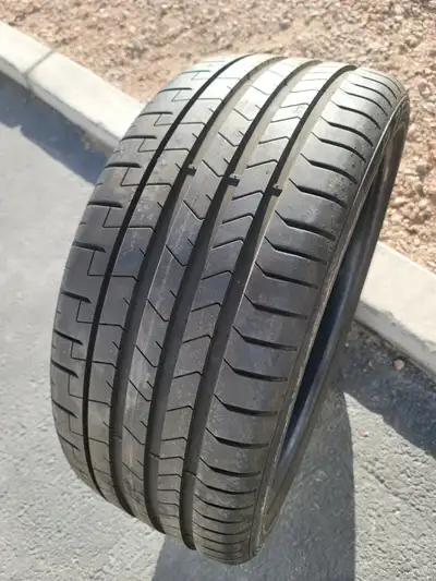 1 x 265/35/21 pirelli p zero tire 90% tread left good condition for audi S8 audi A8 mercedes benz AM...