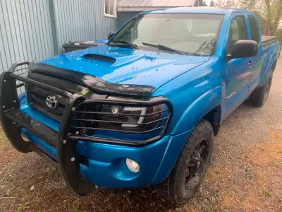 Toyota Tacoma manuelle 6 cylindres voir autre annonce pour détail