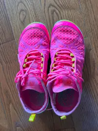 Women Merrill walking shoes  size 7, Nike runners size7.5