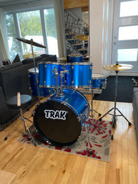Batterie/drum Trak avec cymbales,banc et +